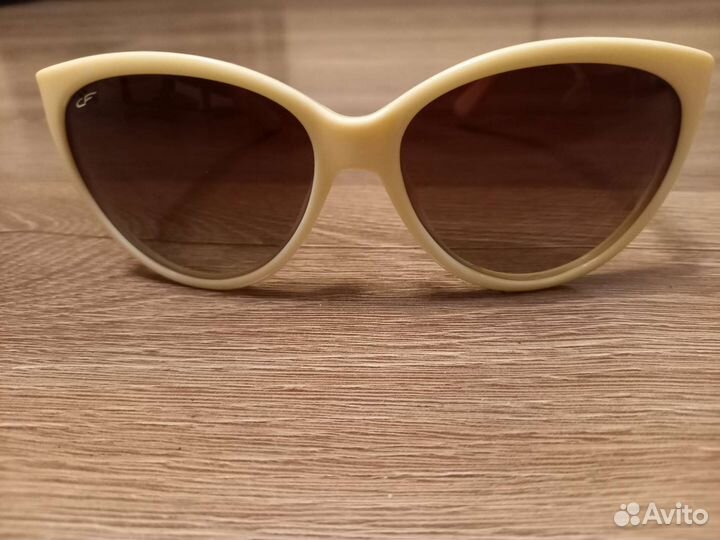 Солнцезащитные очки женские брендовые