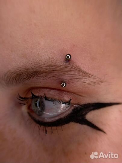 Модель на пирсинг