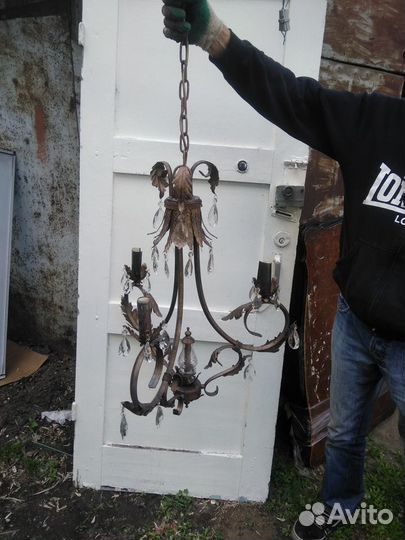 Большая люстра для больших помещений