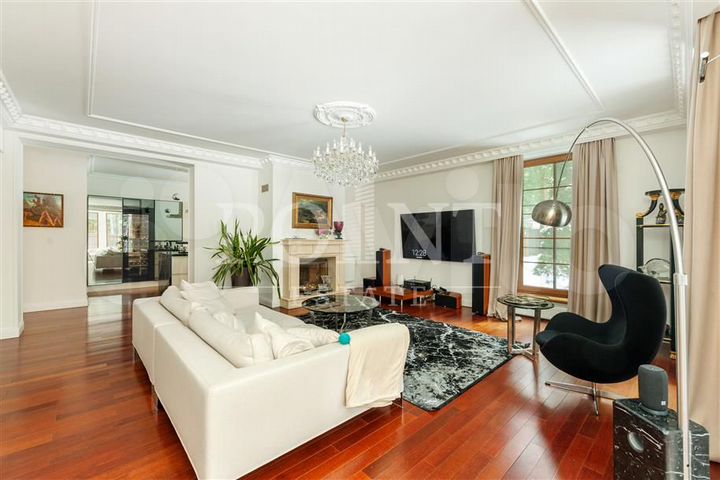 Дом 407 м² на участке 13 сот.