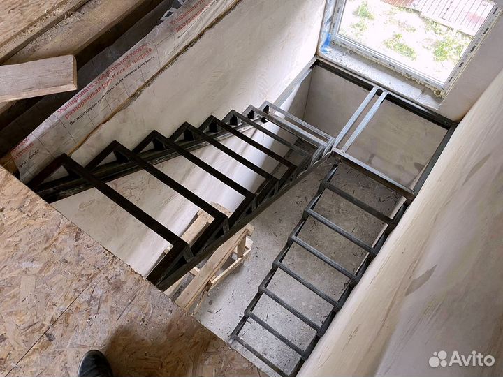 Металлический каркас лестницы под ключ