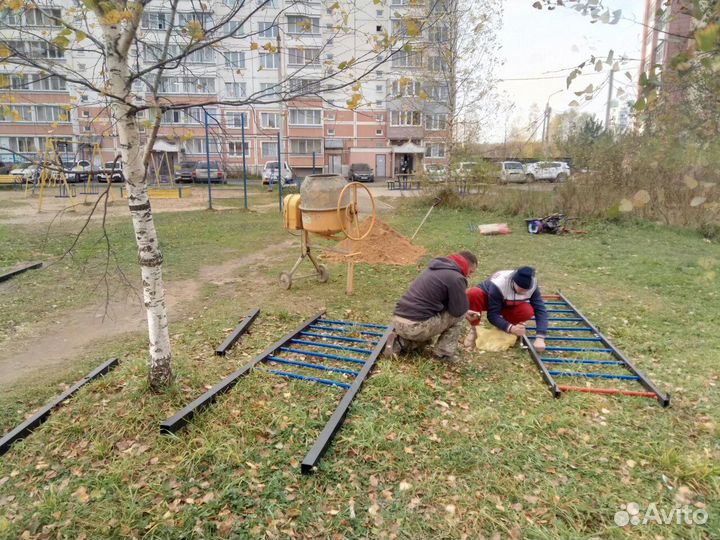 Уличный спортивный комплекс