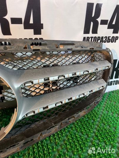 Решетка радиатора передняя Mercedes-Benz E-Class
