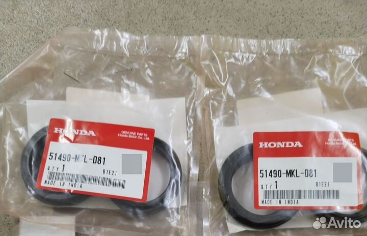 Сальники и пыльники передней вилки