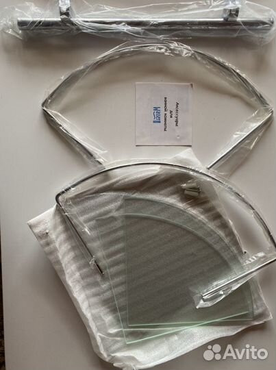 Стеклянная полка для ванных принадлежностей