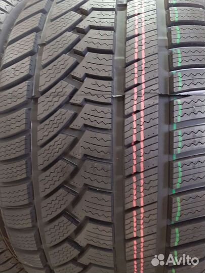 Ovation W-586 245/40 R19