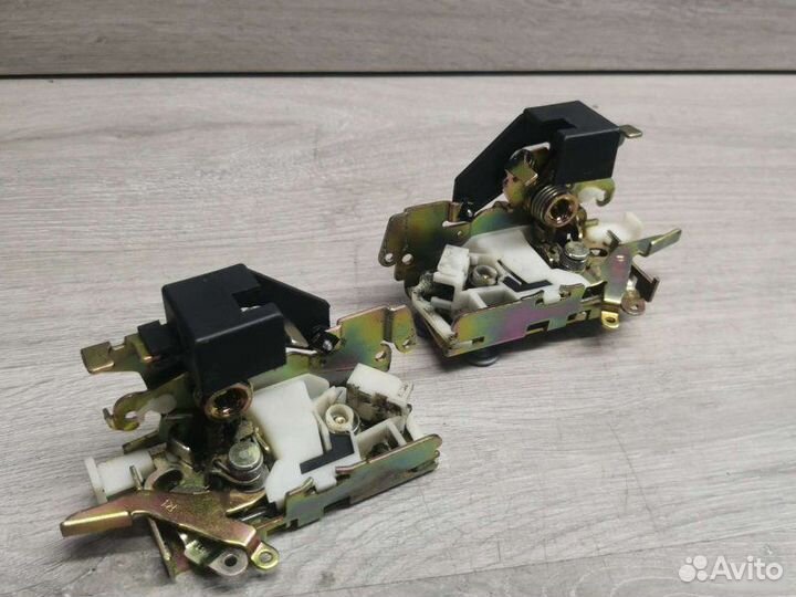 Замок двери Mercedes Vito