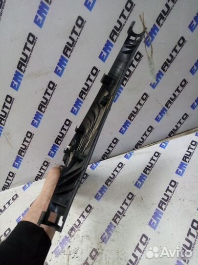 Обшивка средней стойки правая Хендай Солярис