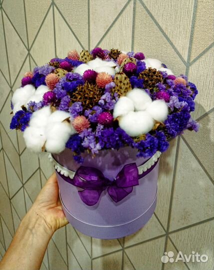 Сухоцветы в шляпной коробке