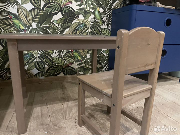 Столик и стульчик для детей IKEA