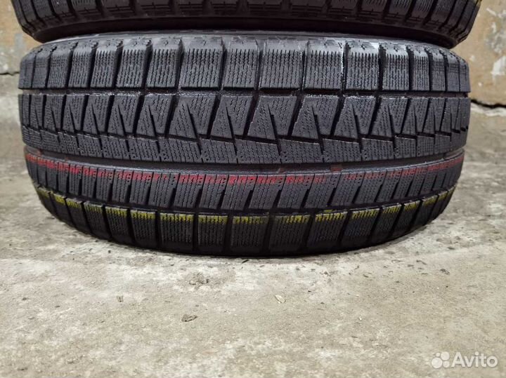 Bridgestone Blizzak Revo GZ 215/45 R17 87Q