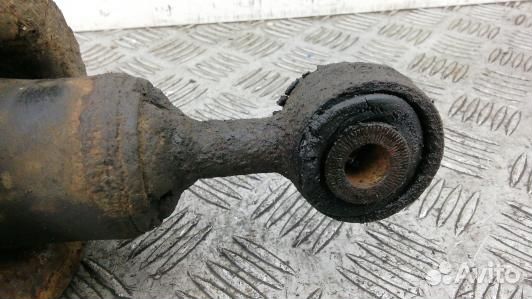 Стойка передняя правая nissan navara D40 (80U03N50