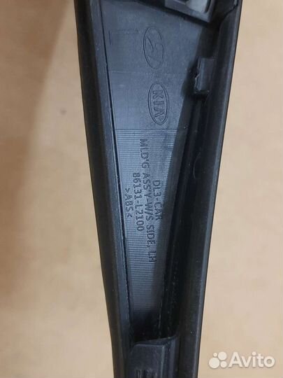 Молдинг лобового стекла Kia K5 левая