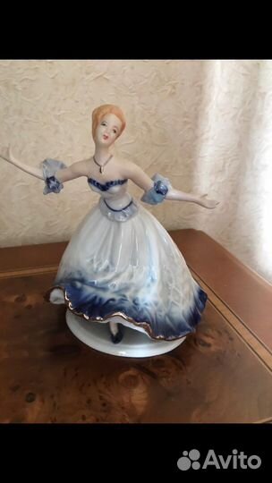 Фарфоровые статуэтки