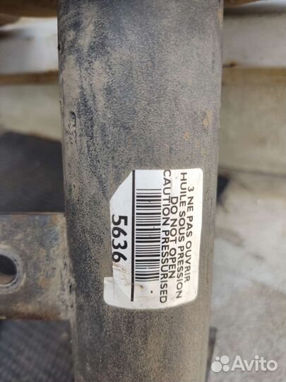 Стойка передняя левая Пежо 308