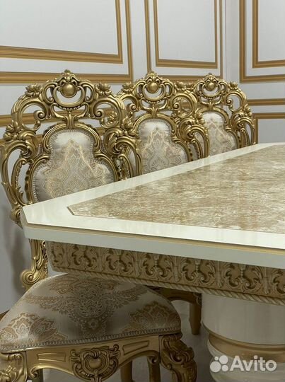 Стол и стулья в гостиную. В наличии