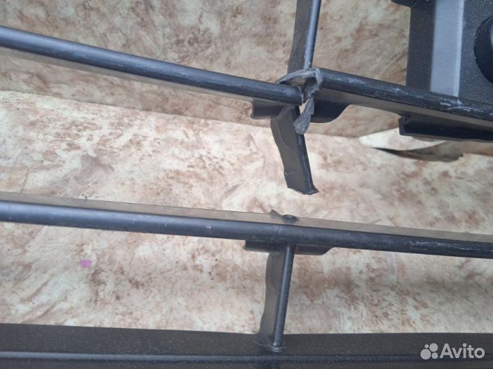 Решетка бамперная toyota hiace