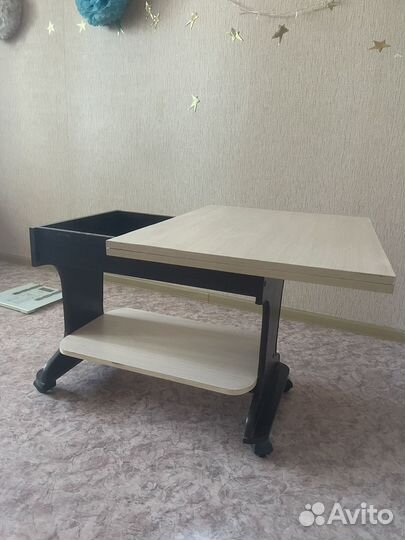 Стол журнальный, раздвижной, на колесиках