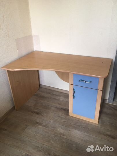 Письменный стол