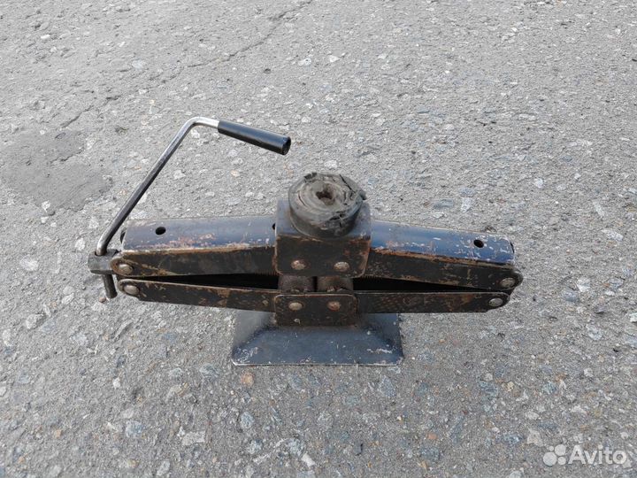 Домкрат ромбовый