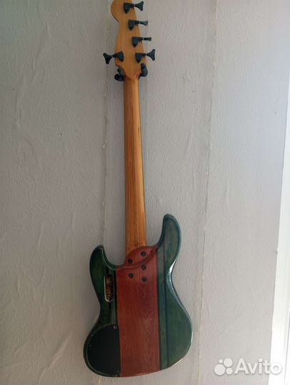 5 струнная бас гитара