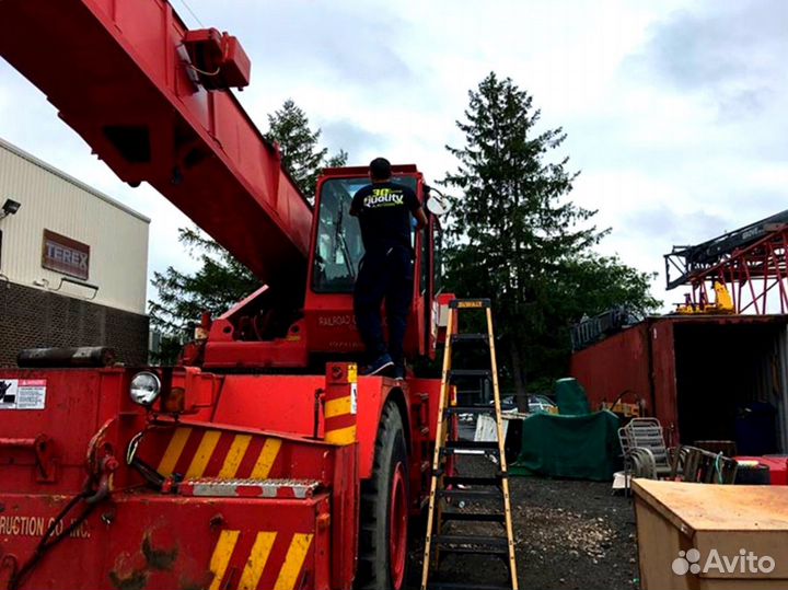 Стекло дверное нижнее John Deere