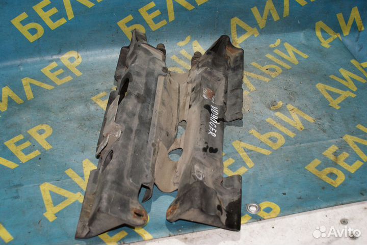 Воздуховод радиатора Chrysler Voyager 4