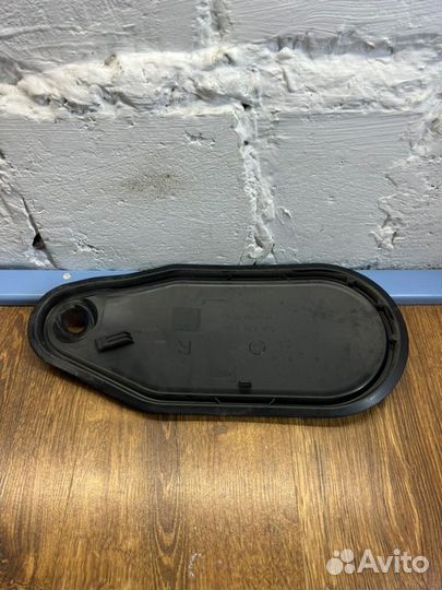 Накладка внутренней ручки двери задняя правая