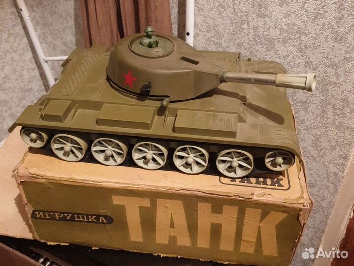 Игрушка танк СССР