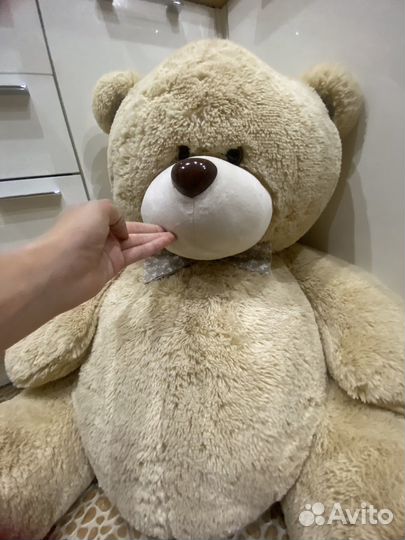 Большой плюшевый мишка