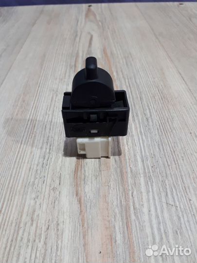 Кнопка стеклоподъемника Nissan NP300