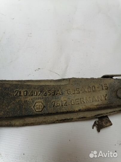 Volkswagen Touareg кулак передний правый