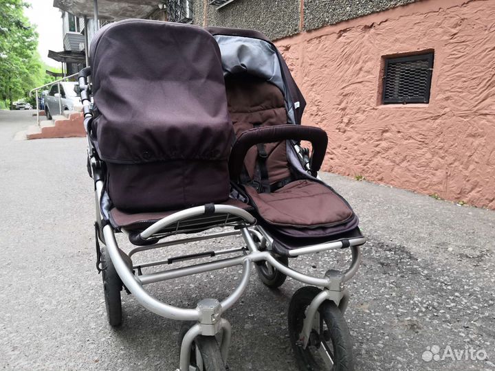 Коляска для двойни bumbleride