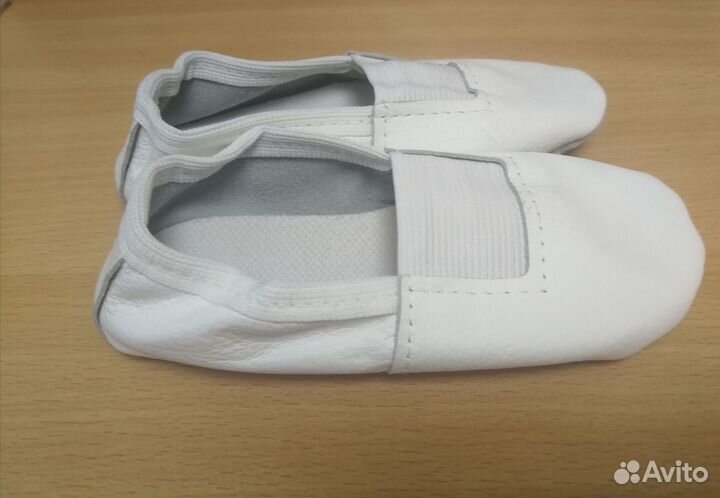 Чешки белые кожаные новые 15,5