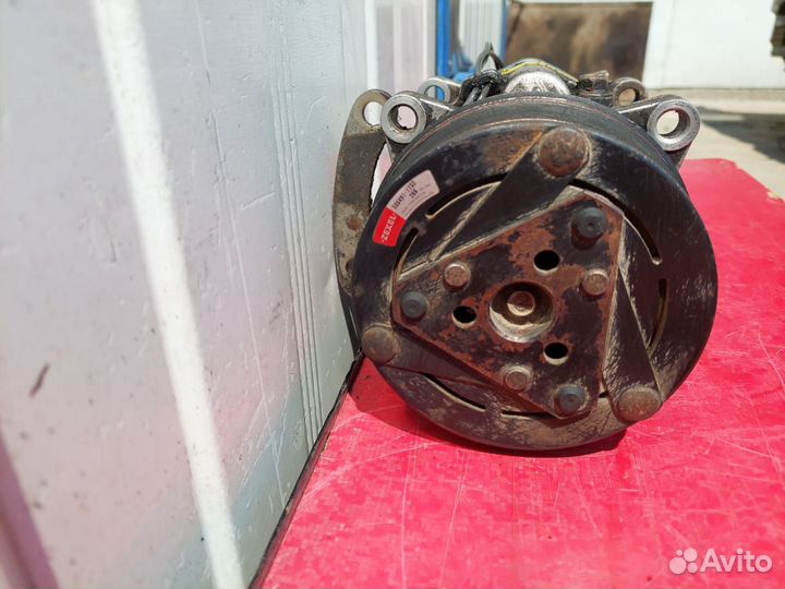 Компрессор кондиционера Volvo 460