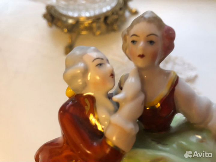Фарфоровая статуэтка свидание