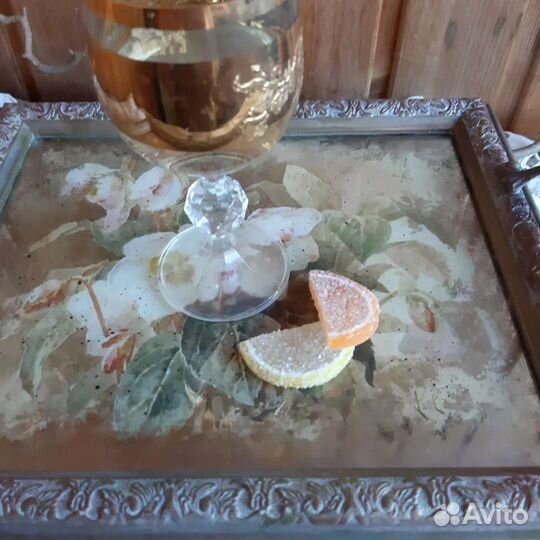 Поднос на ножках