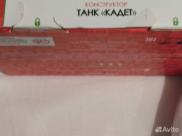 Сборная модель танка и ракетная установка