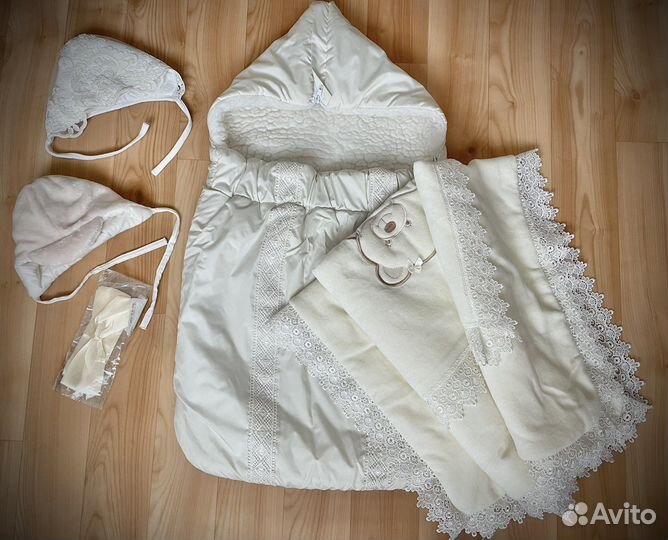 Зимний конверт, плед, шапочки