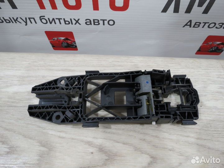 Кронштейн ручки задний правый Volkswagen Polo