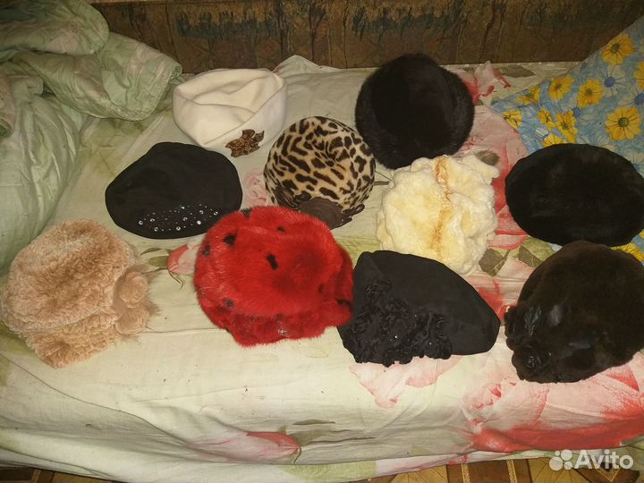 Шапки и береты женские новые в ассортименте