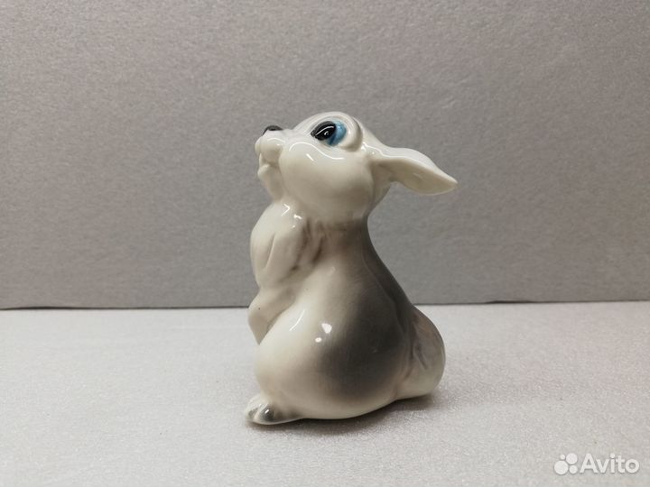 Фигурка зайчонок фарфор