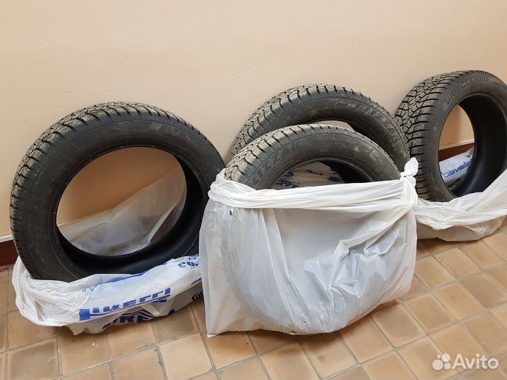 Bridgestone Blizzak Spike-02 225/55 R19 99T