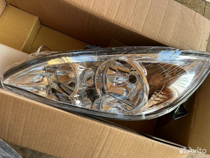 Фара левая/правая на toyota camry