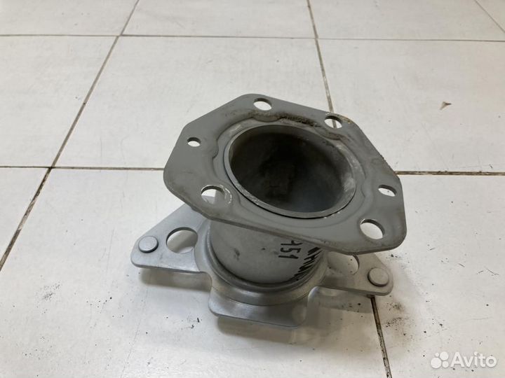 Кронштейн заднего бампера правый Infiniti M M25 M3