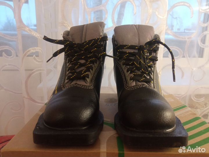 Лыжные ботинки spine