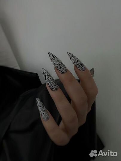 Маникюр и педикюр