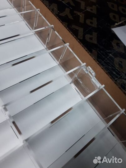 Полка для моделек 1:64 акрил с защитным стеклом