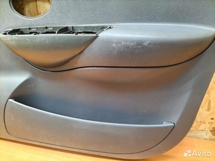 Обшивка двери (дверная карта) передняя правая