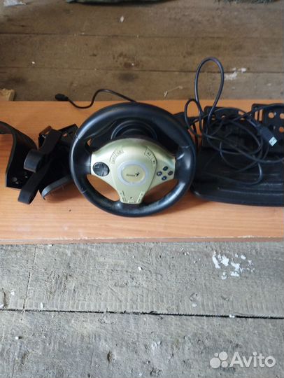 Игровой руль с педалями